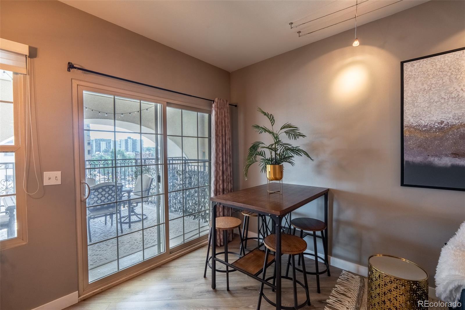MLS Image #9 for 925 n lincoln street,denver, Colorado