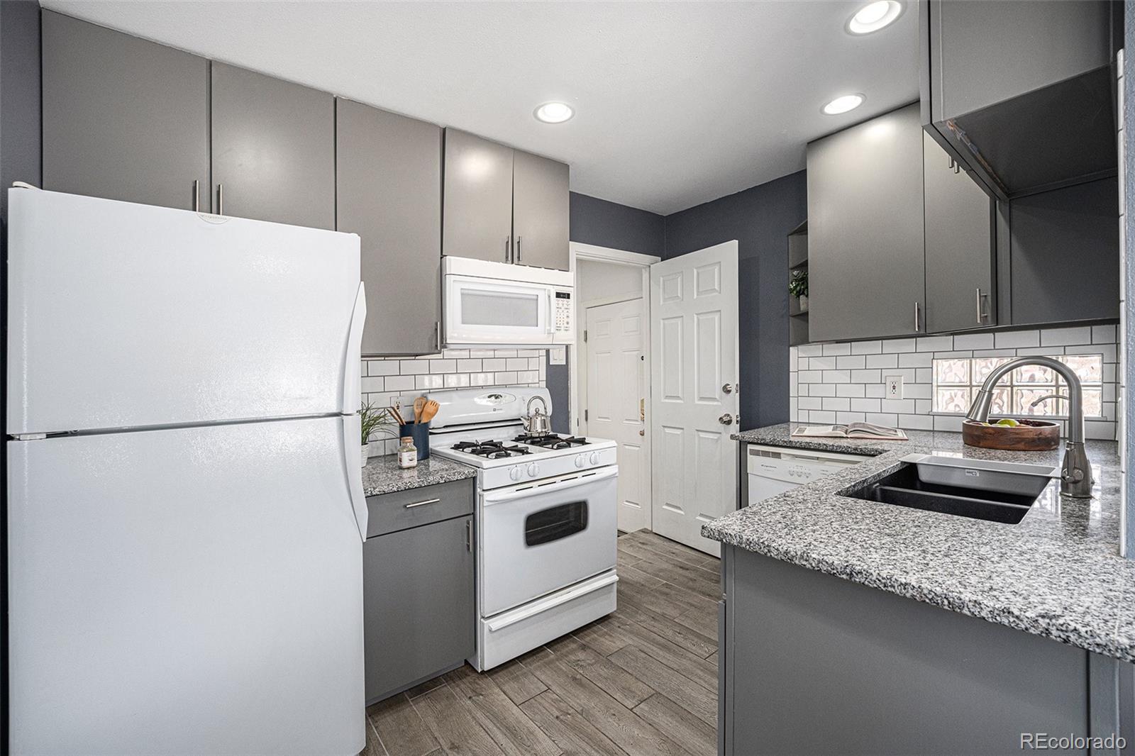 MLS Image #11 for 2141  quebec street,denver, Colorado