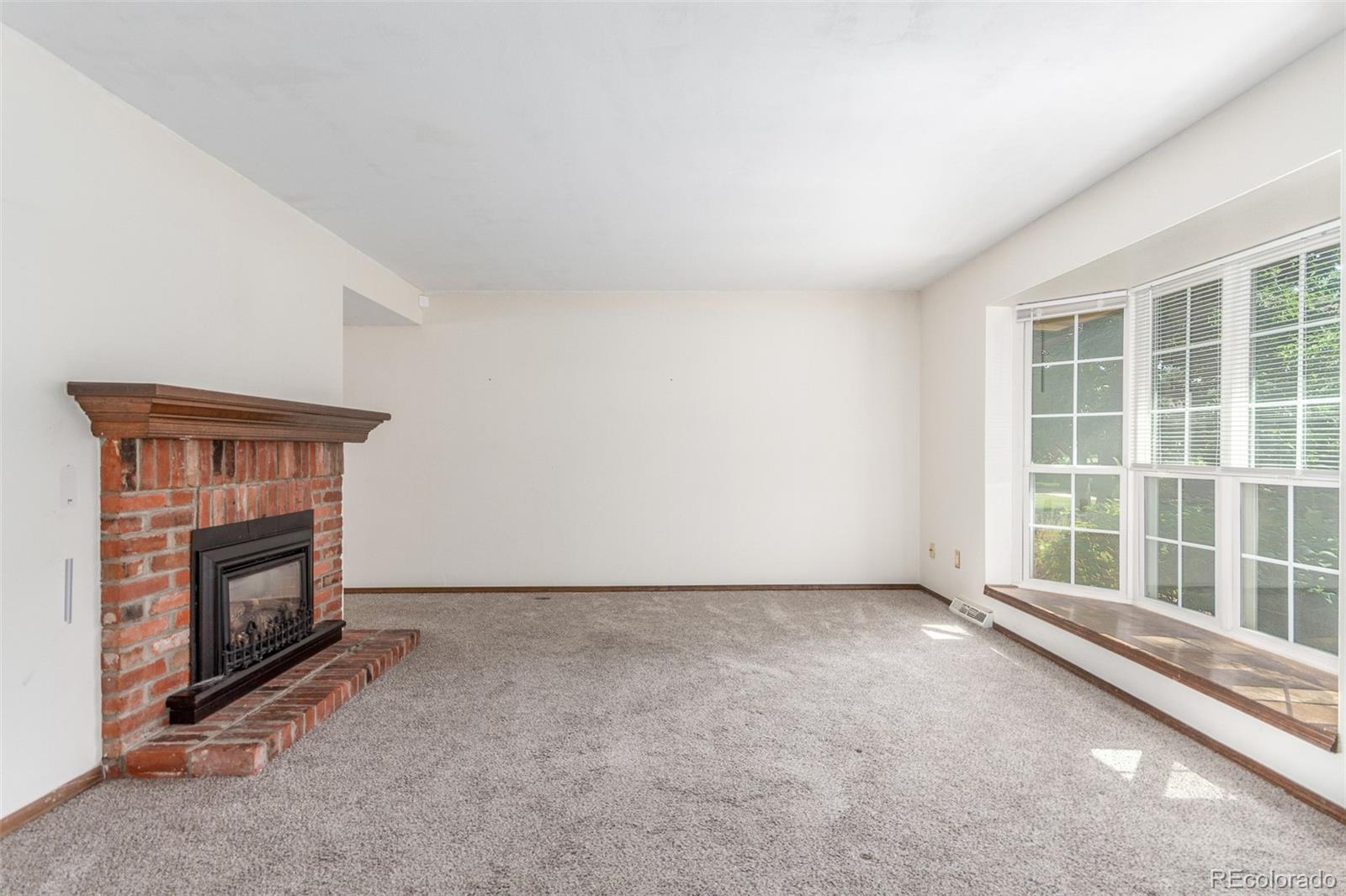 MLS Image #7 for 8752 e amherst drive e,denver, Colorado