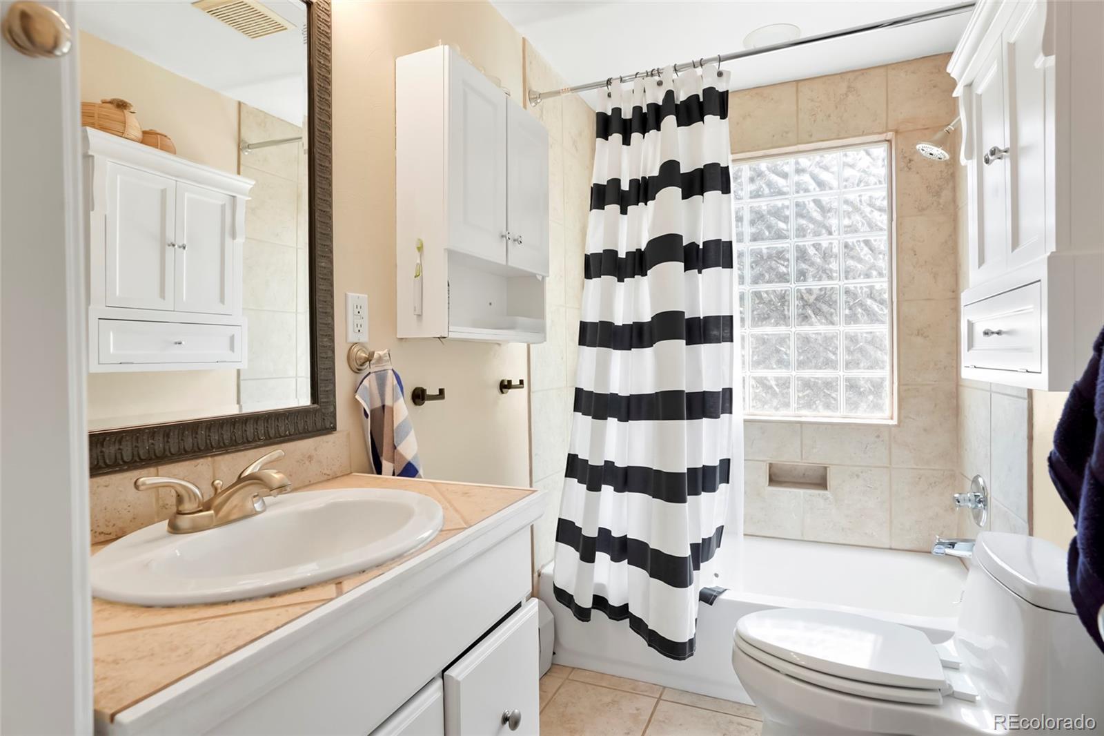MLS Image #16 for 5295 w plymouth drive,littleton, Colorado