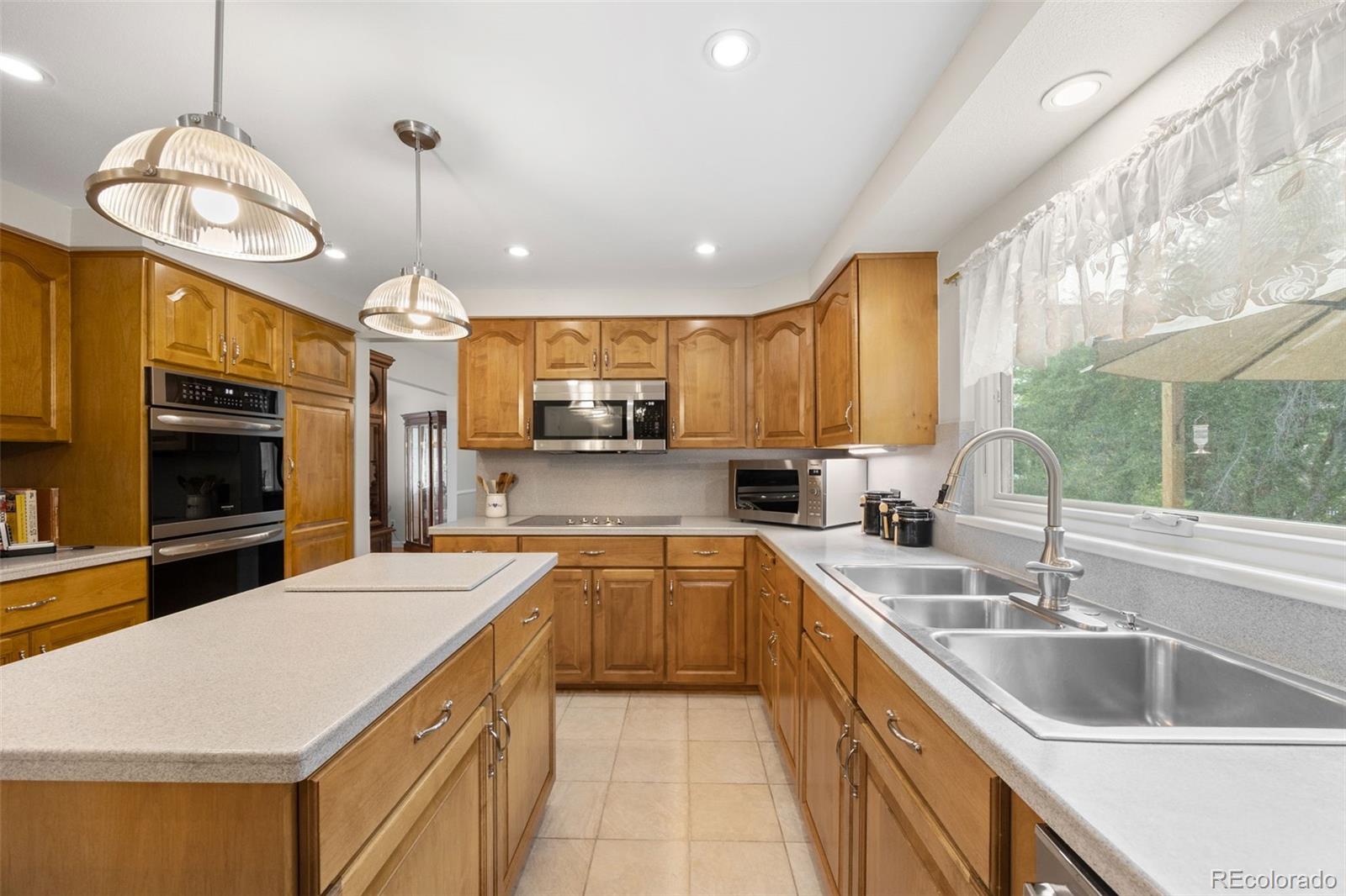 MLS Image #11 for 7855 s vance court,littleton, Colorado