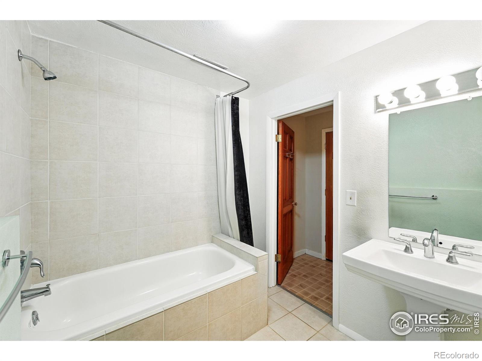 MLS Image #31 for 1101  peakview circle,boulder, Colorado