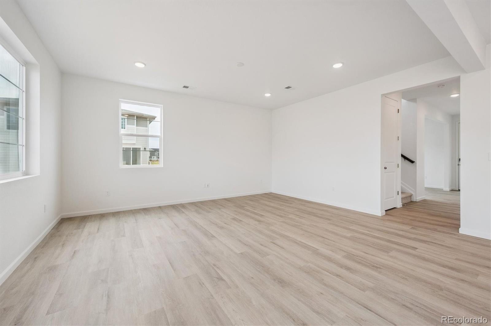 MLS Image #11 for 24785 e 41st avenue,aurora, Colorado