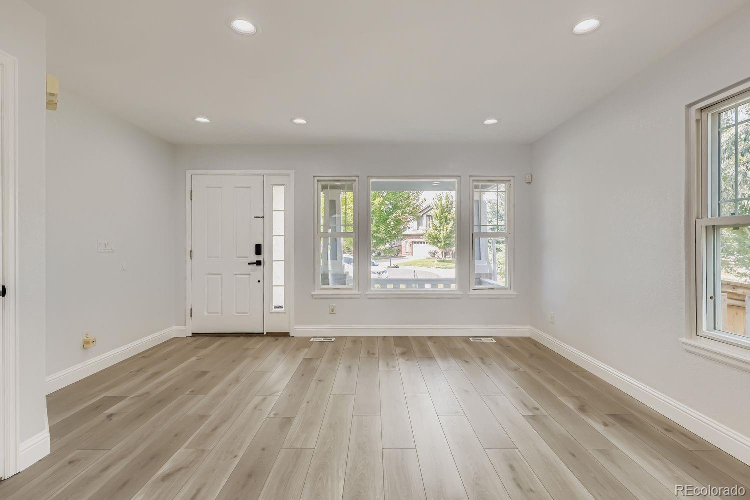 MLS Image #3 for 3362 s kirk court,aurora, Colorado