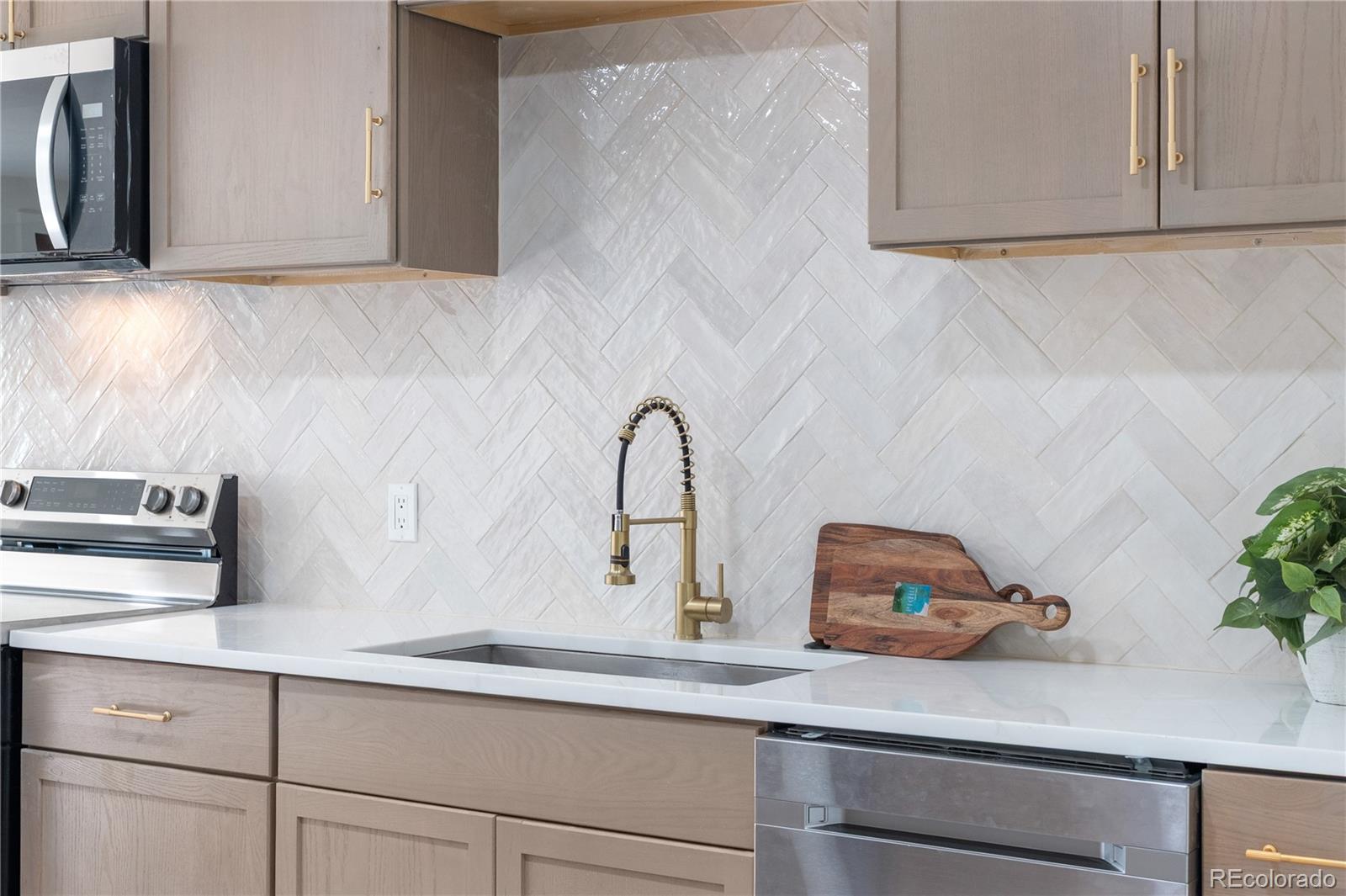 MLS Image #7 for 7856  joan drive,denver, Colorado
