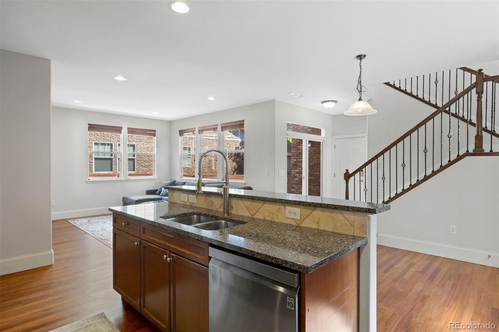 MLS Image #10 for 1000  ulster street,denver, Colorado