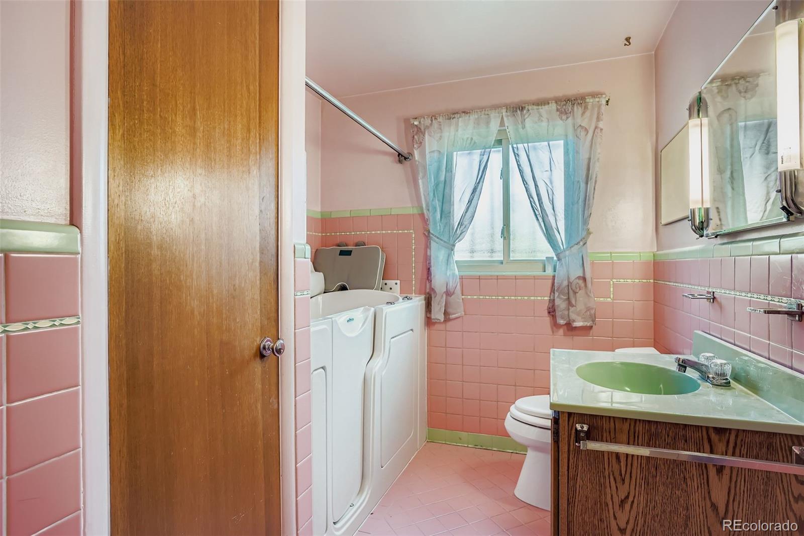 MLS Image #12 for 3045 n monaco parkway,denver, Colorado