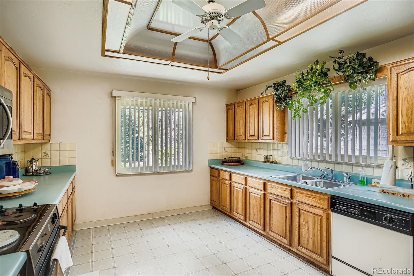 MLS Image #7 for 3045 n monaco parkway,denver, Colorado