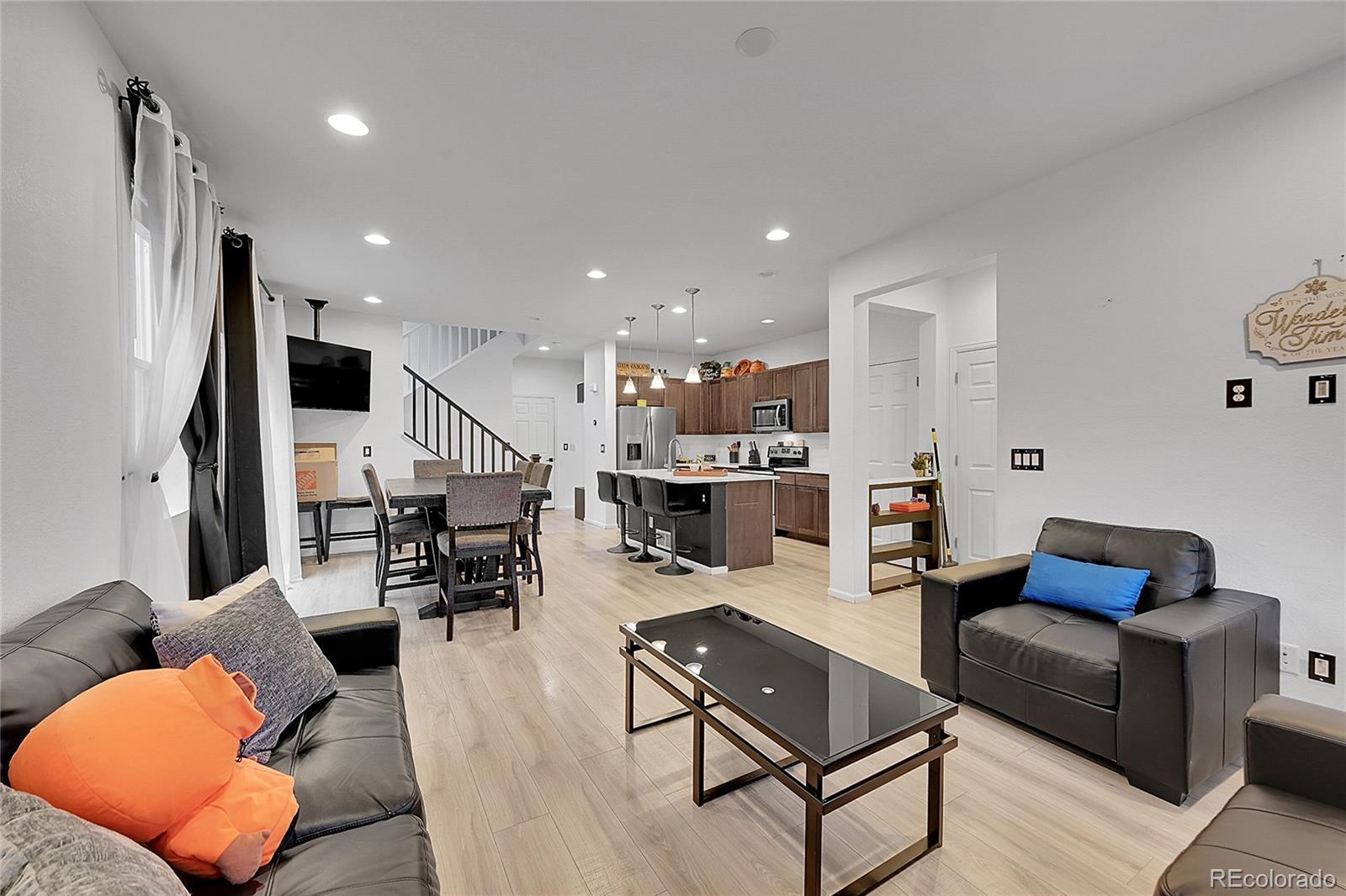 MLS Image #4 for 15842 e warner drive,denver, Colorado