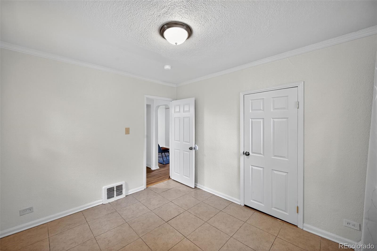 MLS Image #16 for 1124 s perry street,denver, Colorado