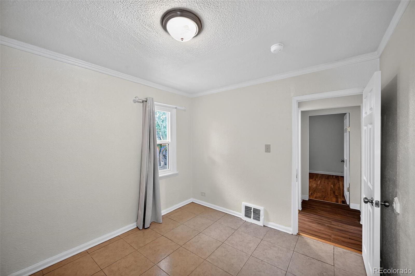 MLS Image #17 for 1124 s perry street,denver, Colorado