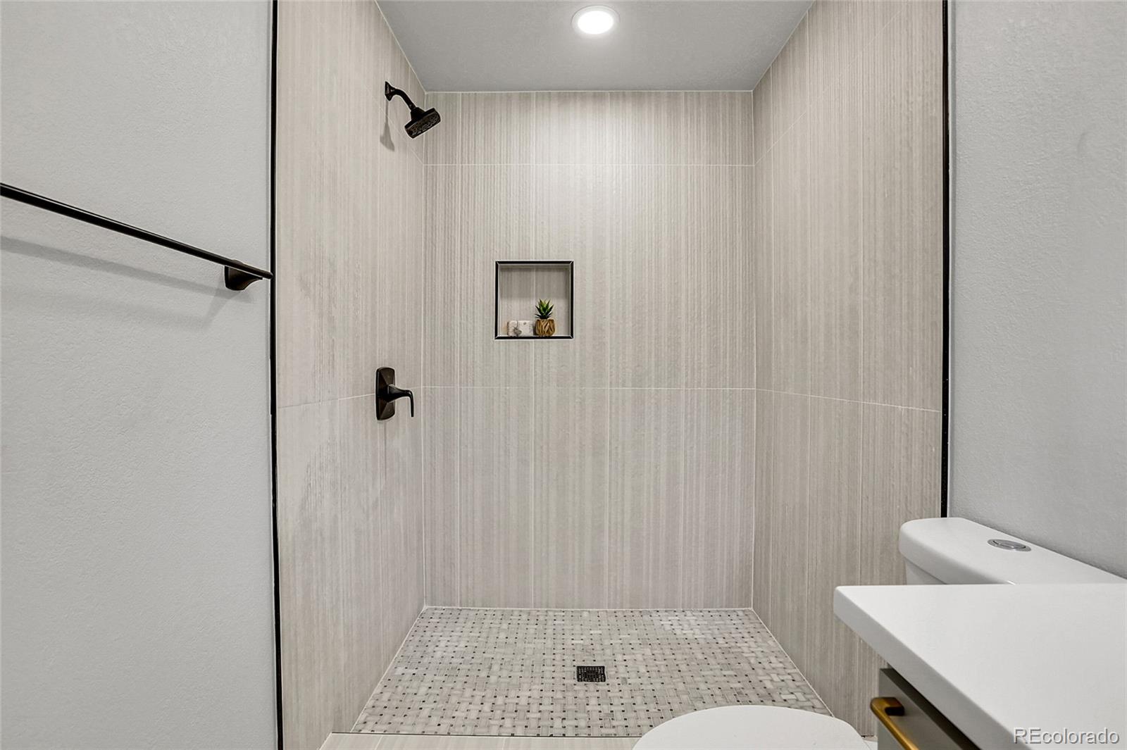 MLS Image #12 for 3309 s galena court,denver, Colorado