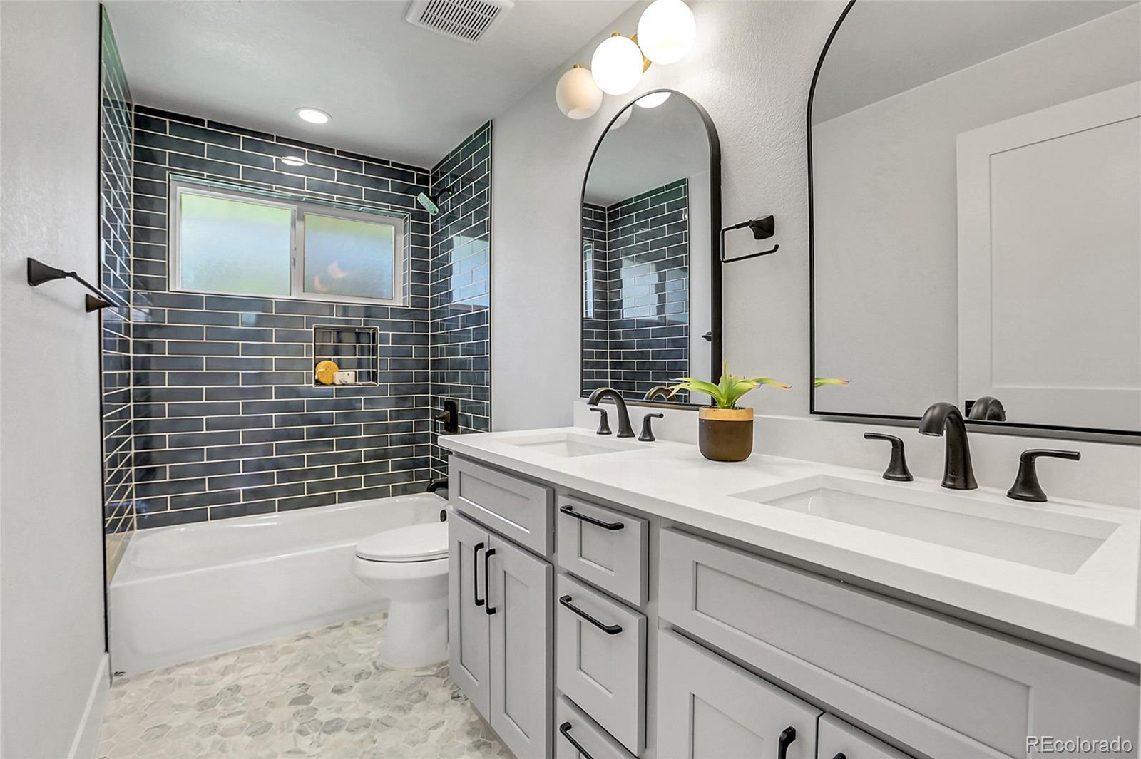 MLS Image #15 for 3309 s galena court,denver, Colorado