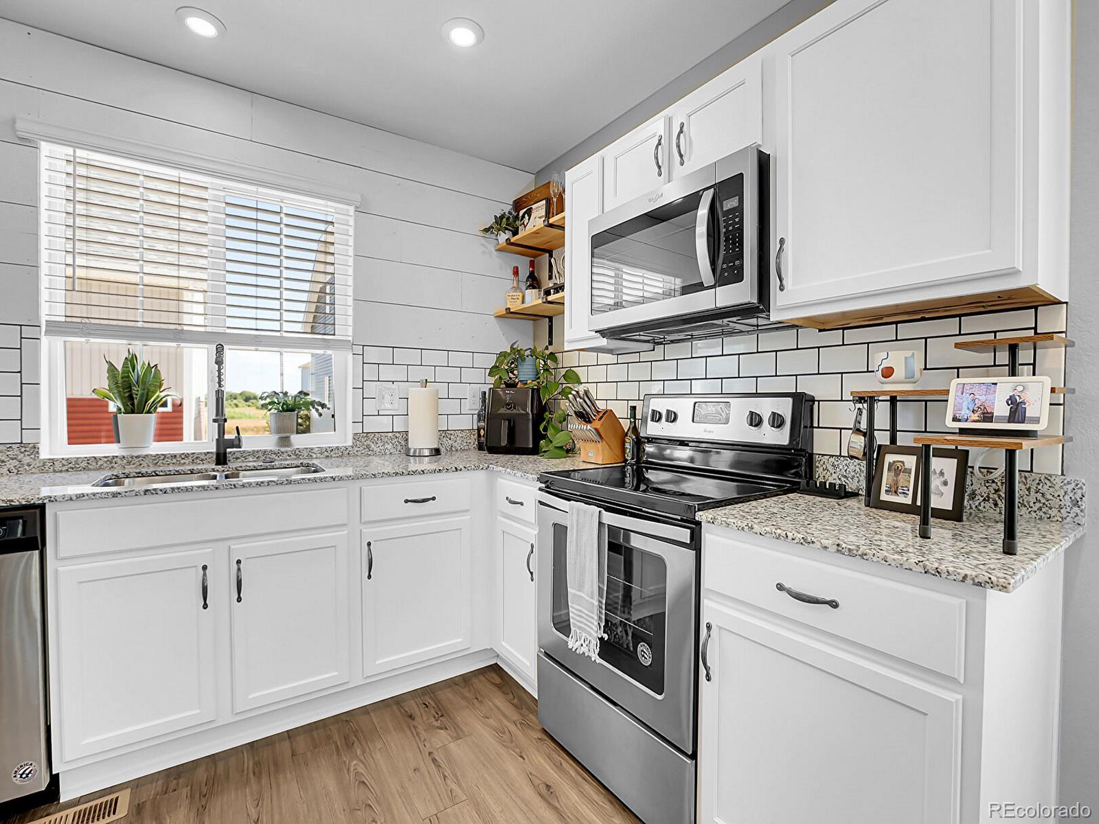 MLS Image #11 for 17869 e 54th avenue,denver, Colorado