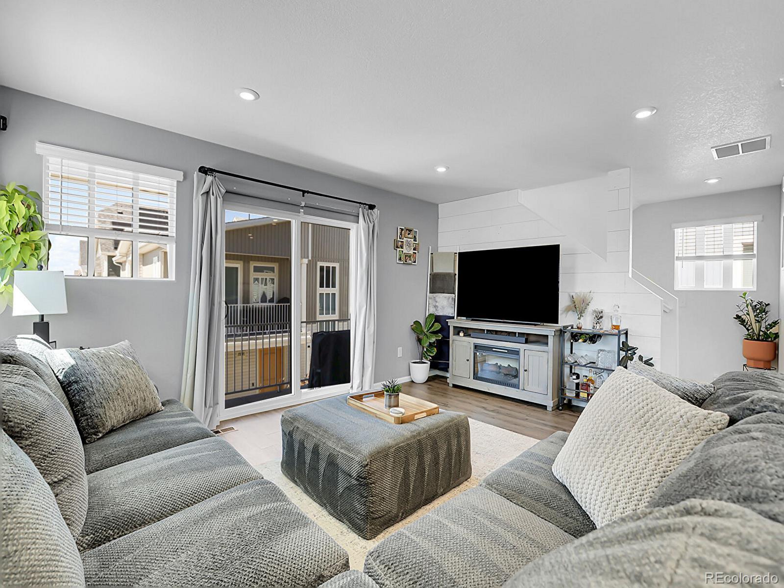 MLS Image #14 for 17869 e 54th avenue,denver, Colorado