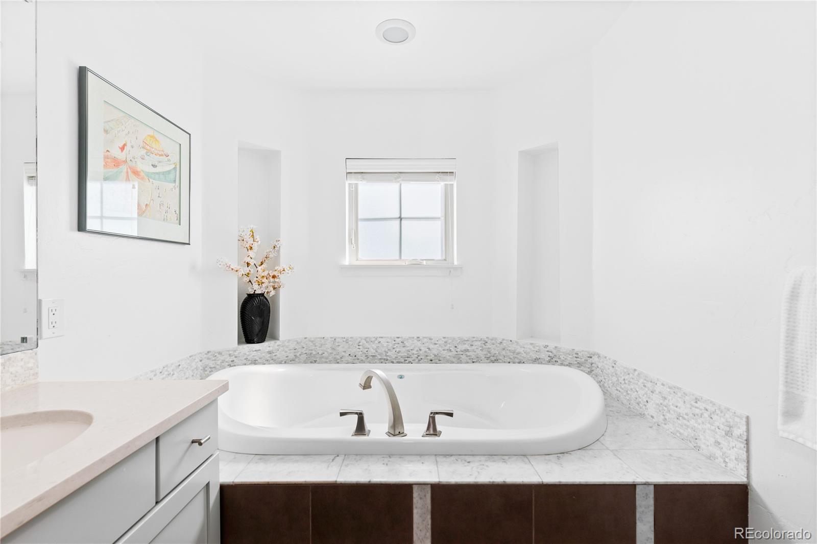 MLS Image #25 for 1992 s grant street,denver, Colorado