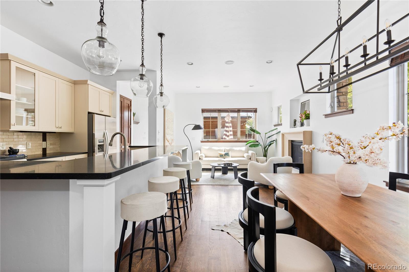 MLS Image #3 for 1992 s grant street,denver, Colorado