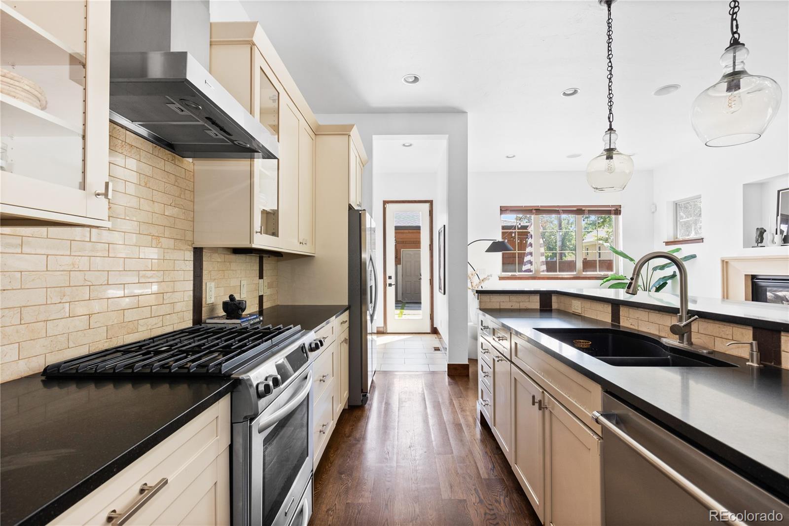 MLS Image #6 for 1992 s grant street,denver, Colorado