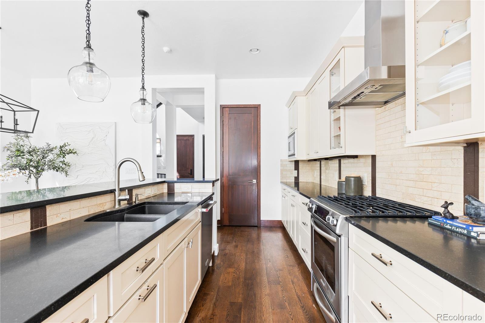 MLS Image #7 for 1992 s grant street,denver, Colorado