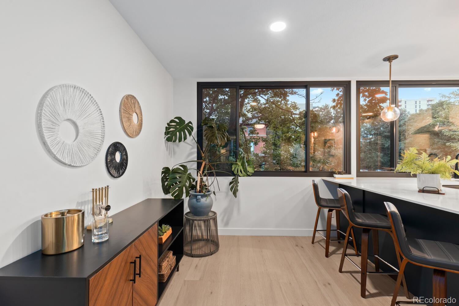 MLS Image #11 for 960 n pennsylvania street 16,denver, Colorado