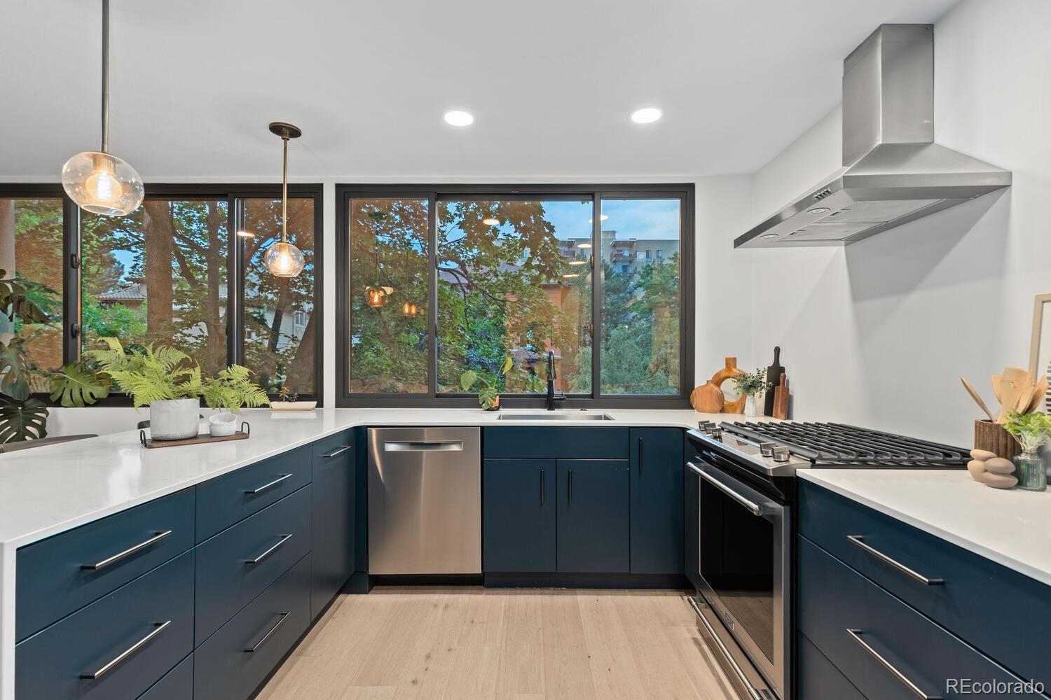 MLS Image #18 for 960 n pennsylvania street 16,denver, Colorado