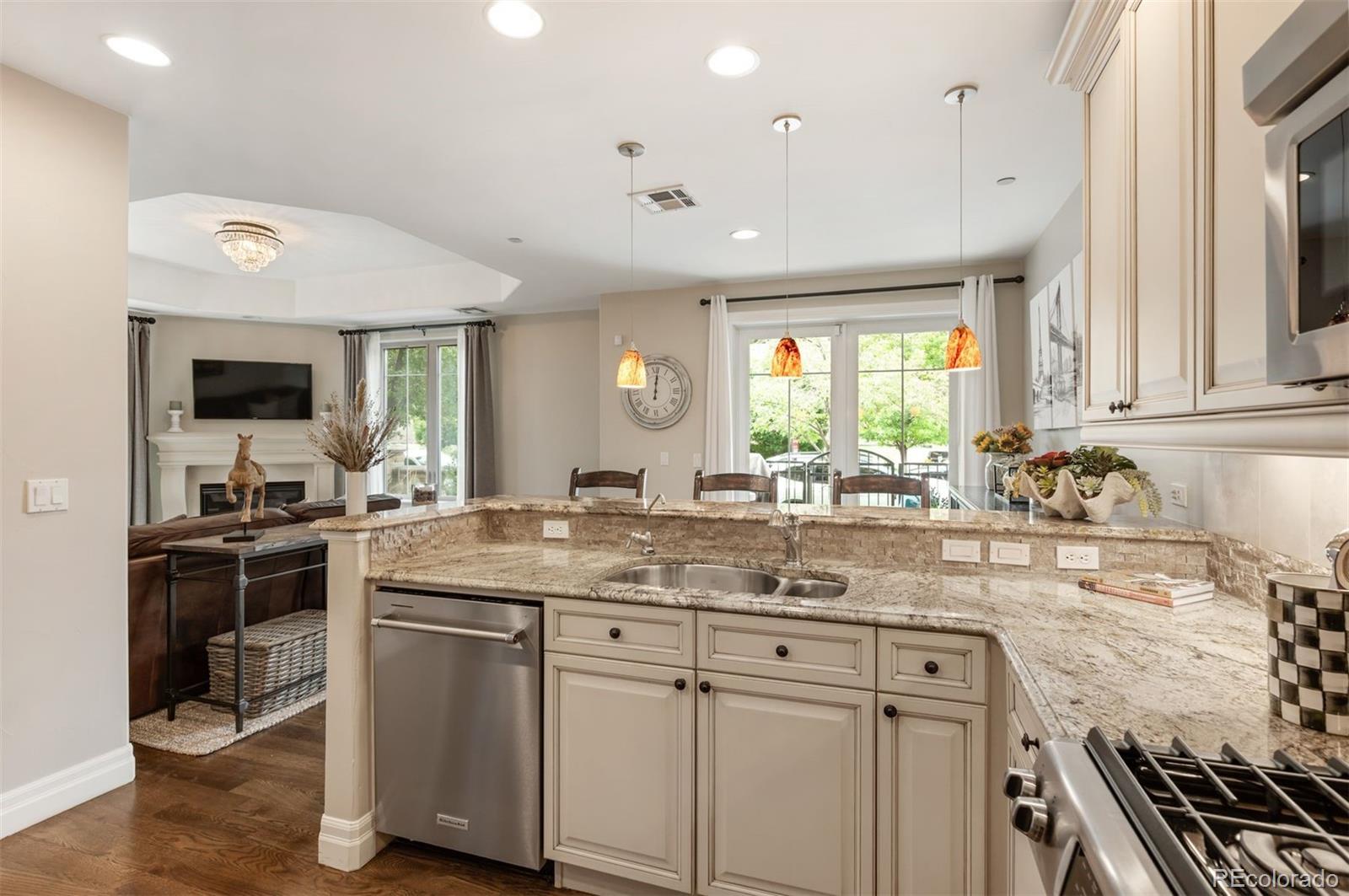 MLS Image #14 for 150 s madison street 109,denver, Colorado