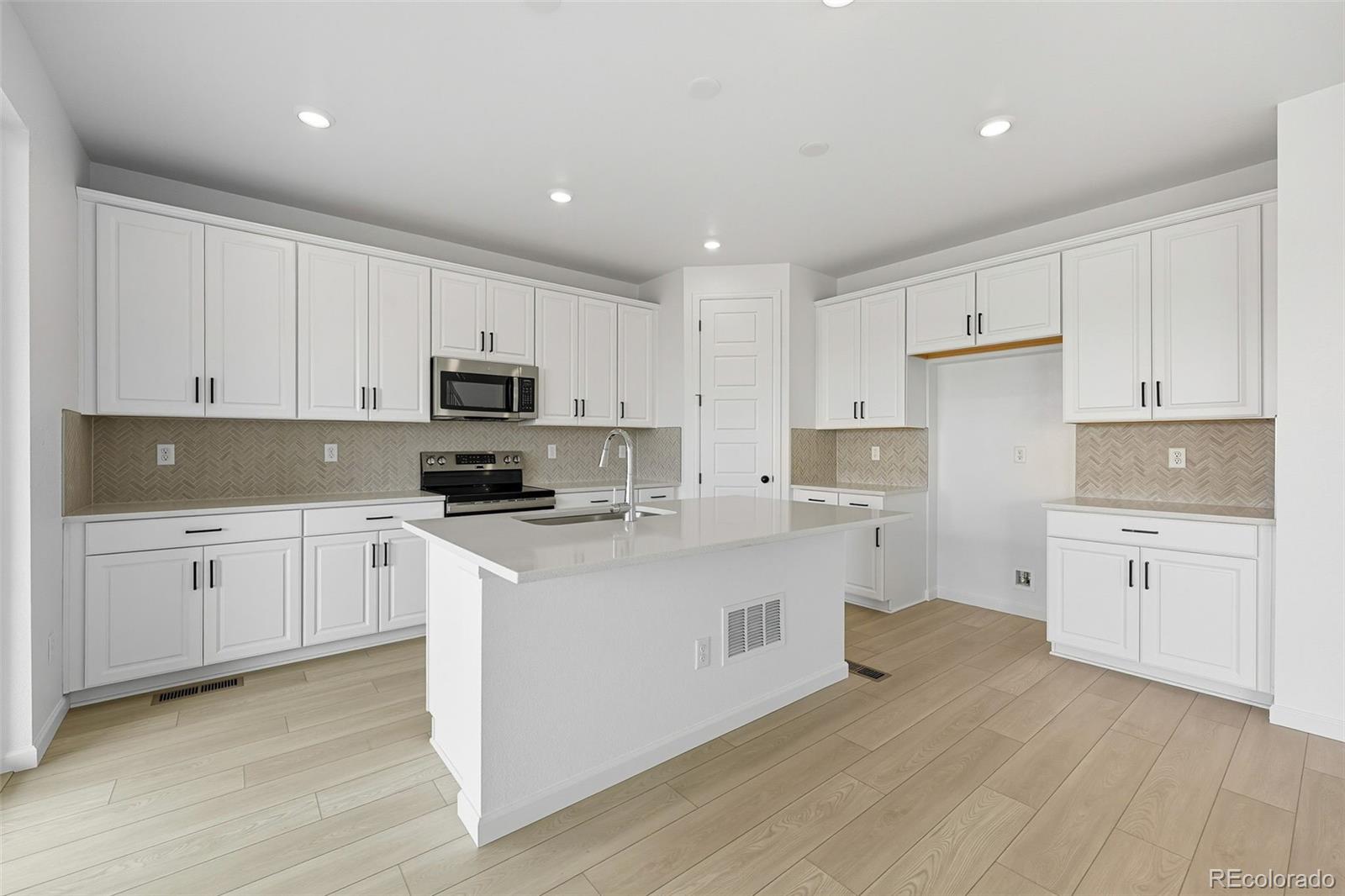 MLS Image #10 for 8828  whiteclover street,littleton, Colorado
