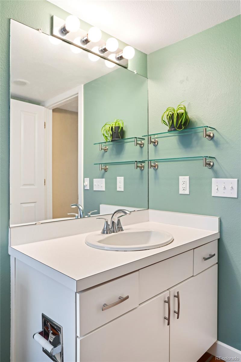 MLS Image #14 for 790 n clarkson street 204,denver, Colorado
