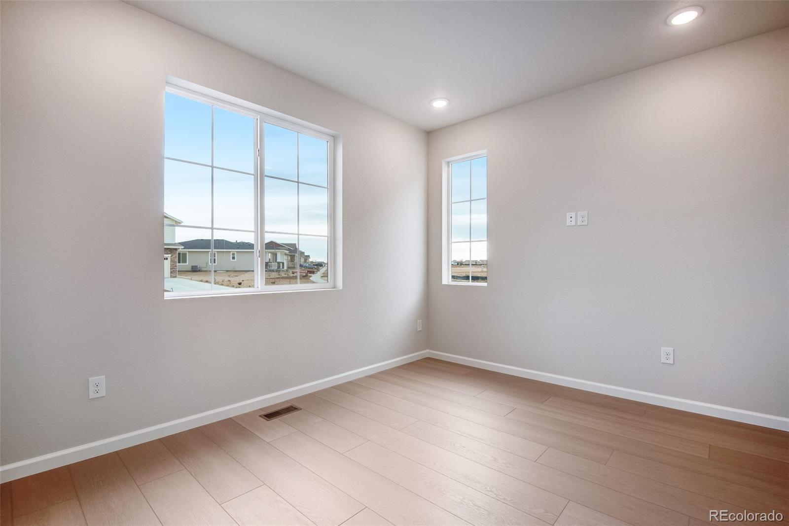 MLS Image #10 for 20573 e 57th avenue,aurora, Colorado