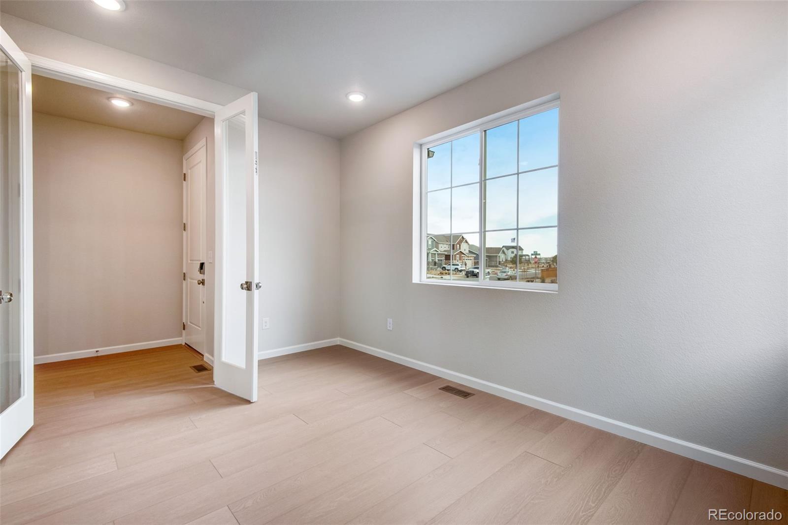 MLS Image #11 for 20573 e 57th avenue,aurora, Colorado