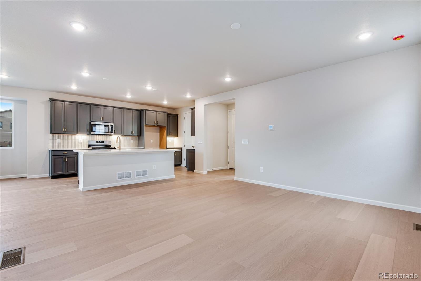 MLS Image #14 for 20573 e 57th avenue,aurora, Colorado