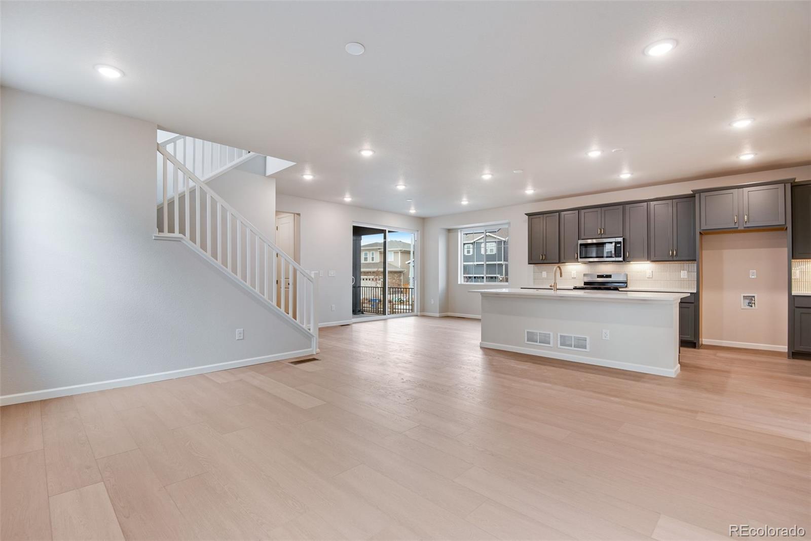 MLS Image #15 for 20573 e 57th avenue,aurora, Colorado