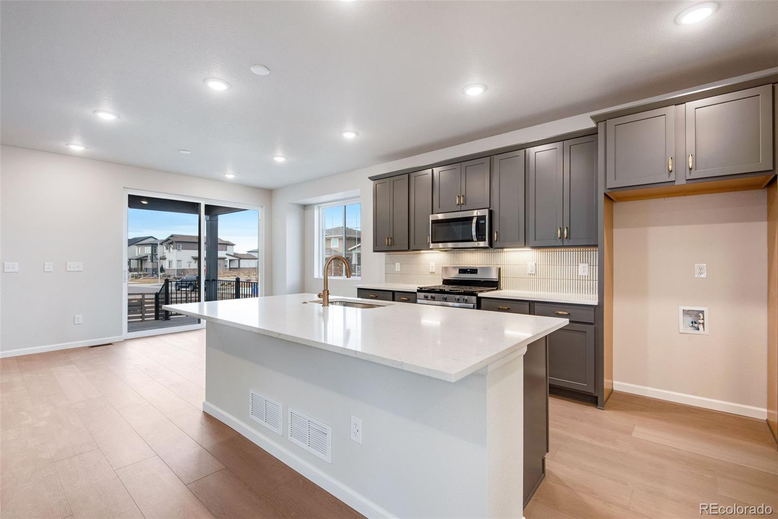 MLS Image #16 for 20573 e 57th avenue,aurora, Colorado