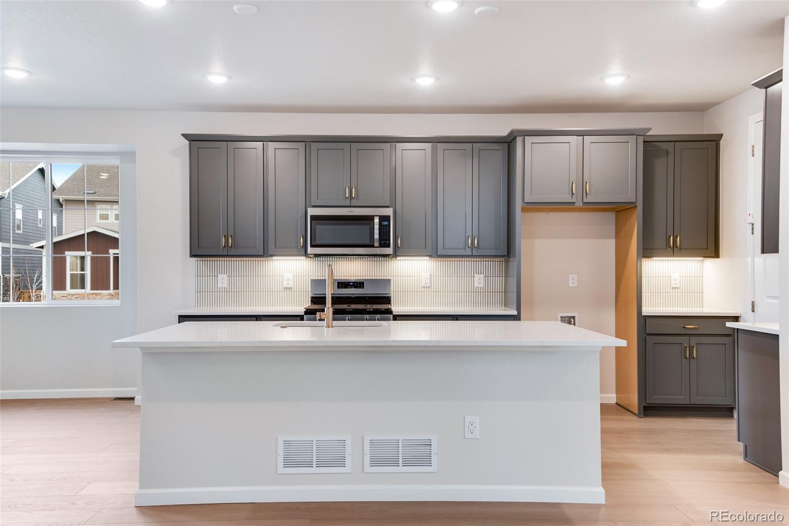 MLS Image #17 for 20573 e 57th avenue,aurora, Colorado