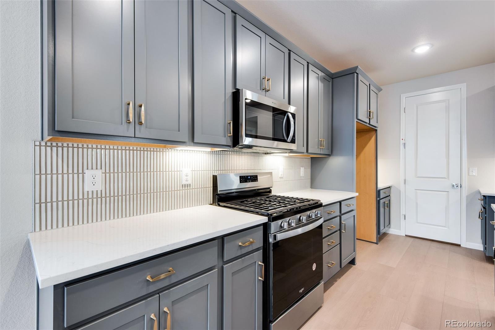 MLS Image #19 for 20573 e 57th avenue,aurora, Colorado