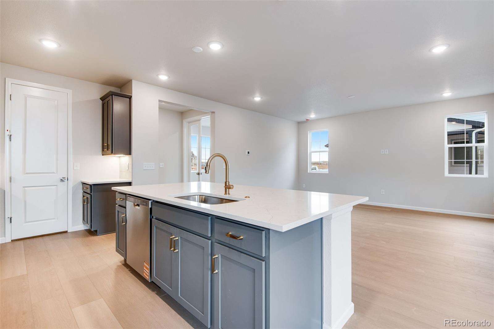MLS Image #20 for 20573 e 57th avenue,aurora, Colorado