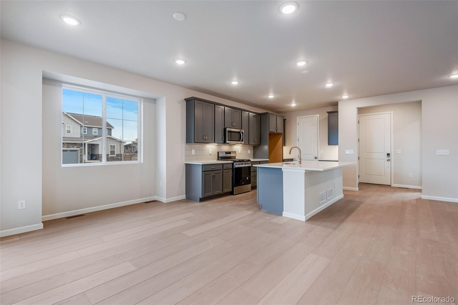 MLS Image #25 for 20573 e 57th avenue,aurora, Colorado