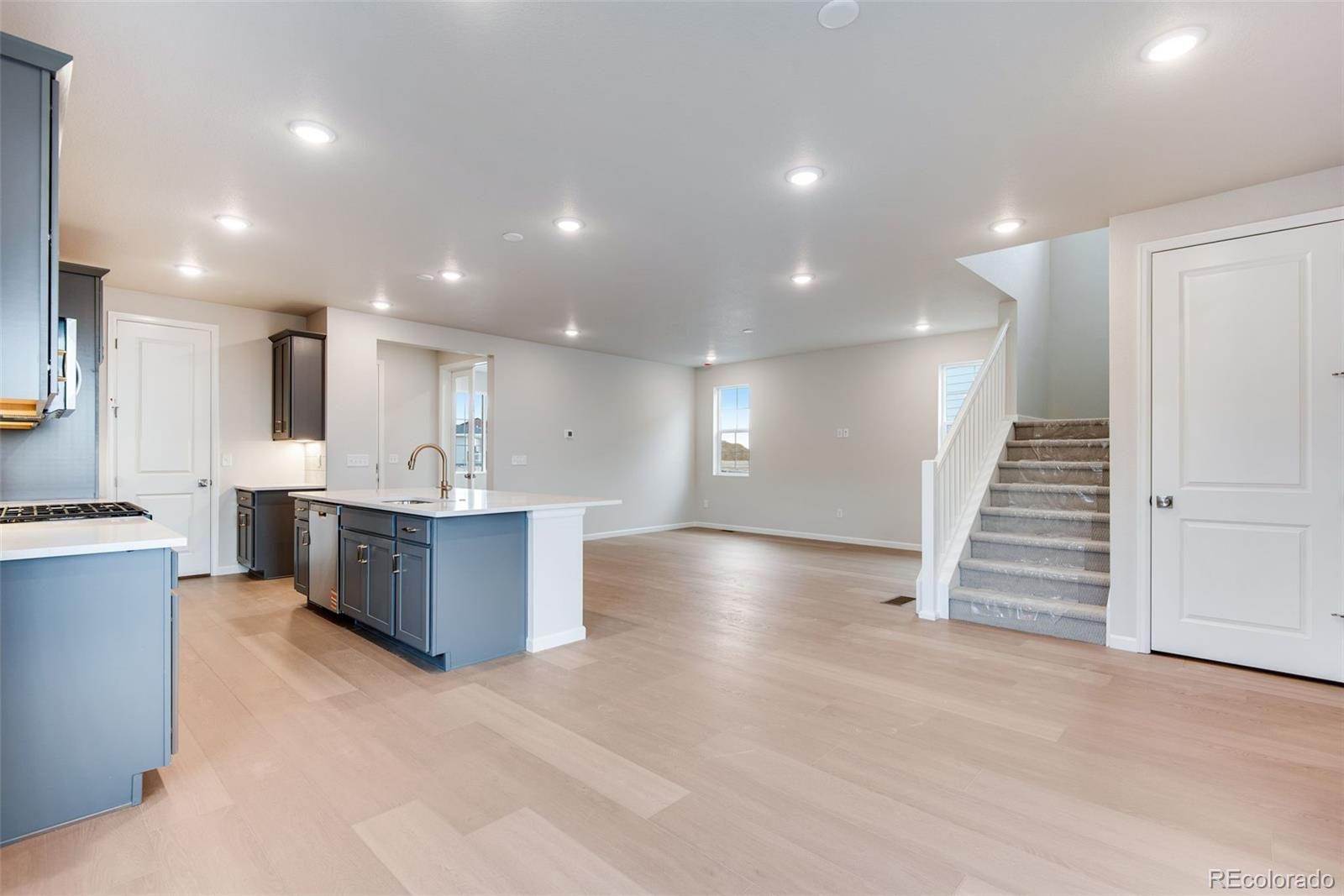MLS Image #26 for 20573 e 57th avenue,aurora, Colorado