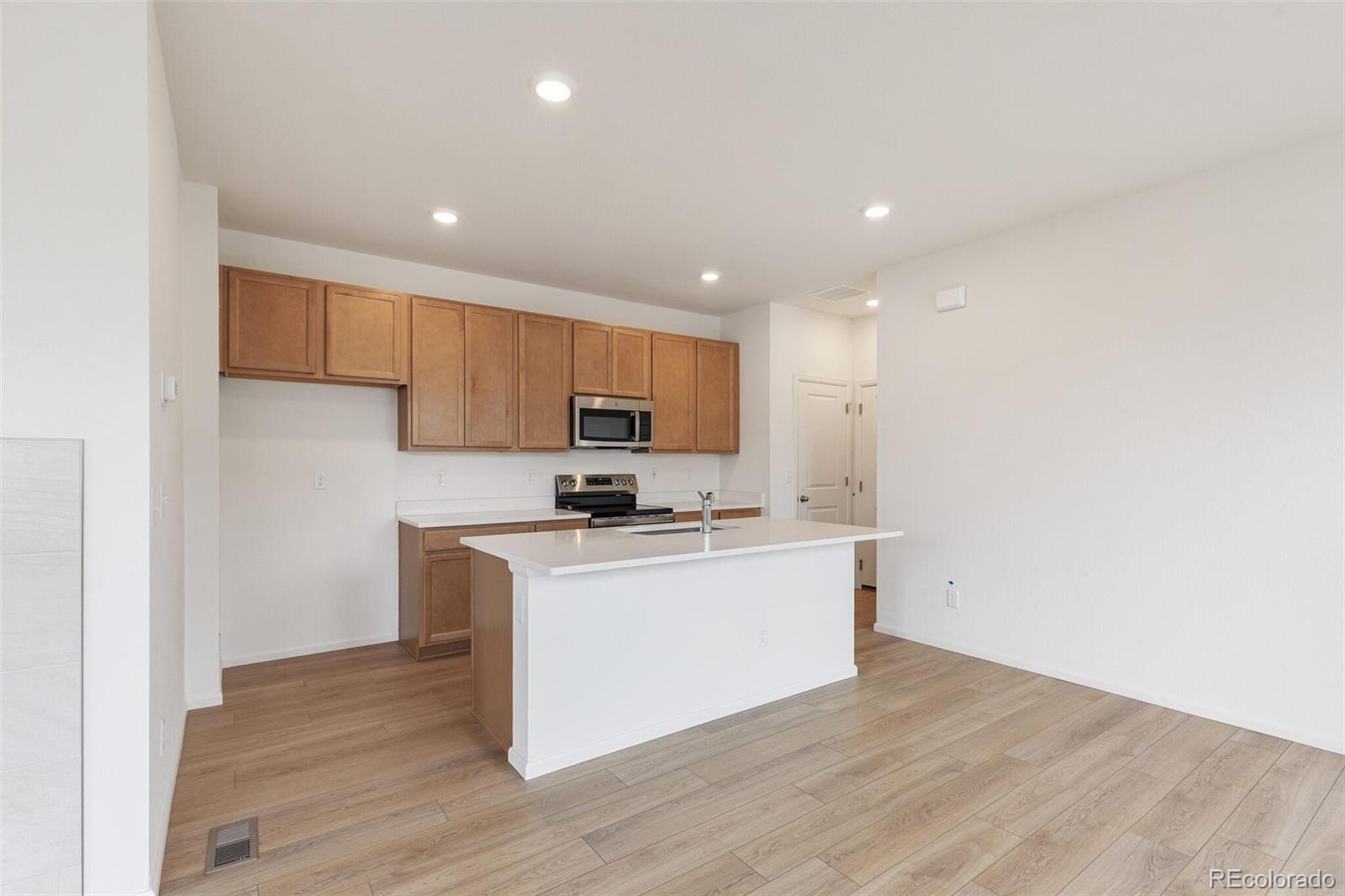 MLS Image #9 for 28650 e 6th place,watkins, Colorado