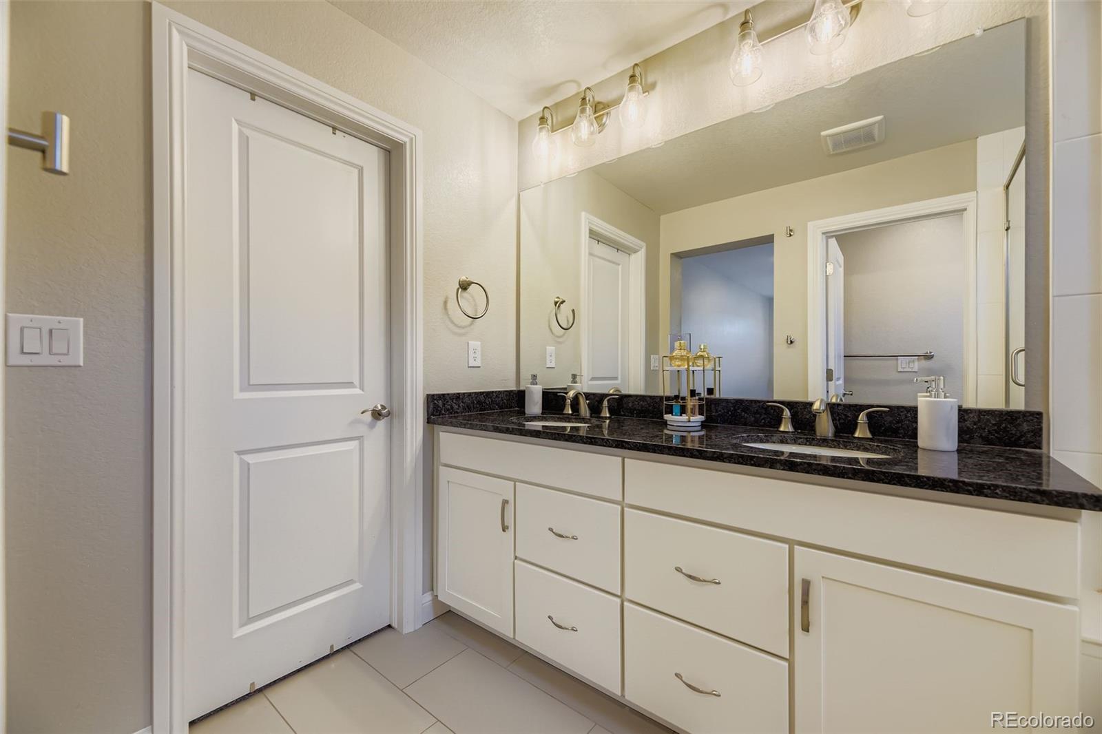 MLS Image #19 for 1990 s holly street 3,denver, Colorado