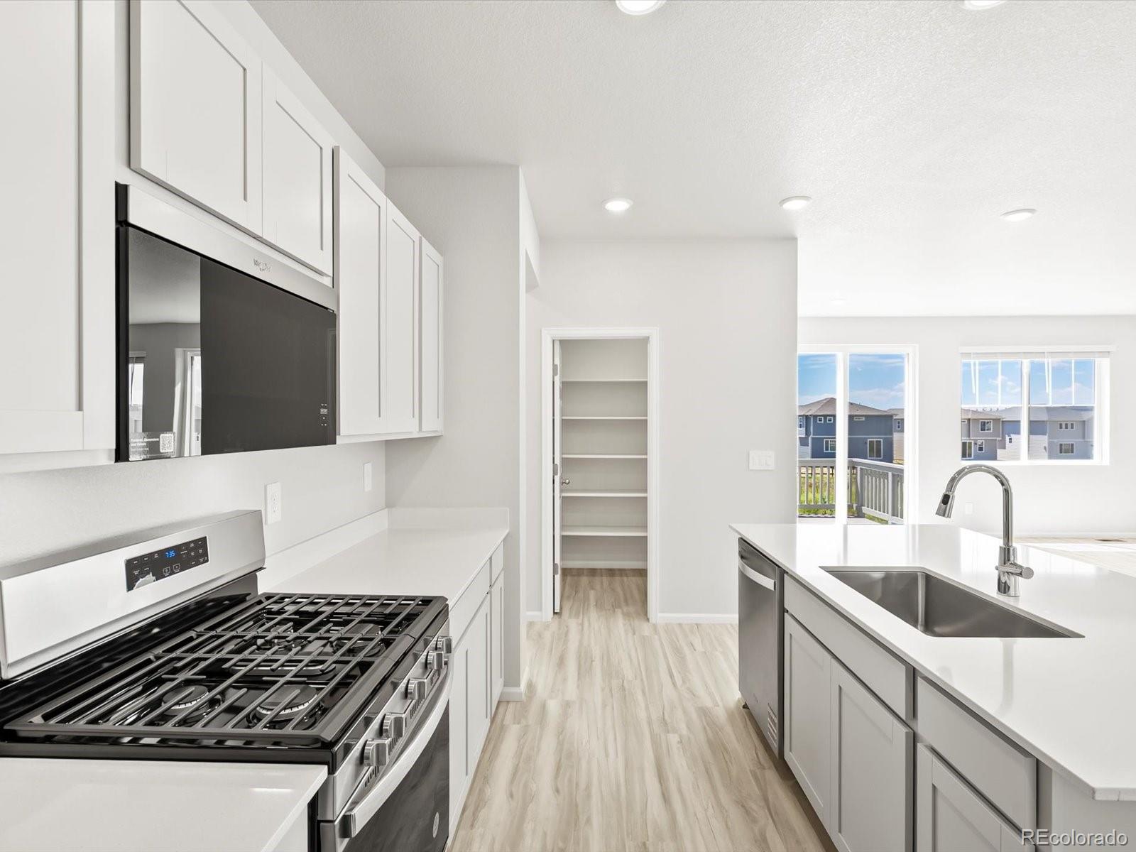 MLS Image #15 for 17558 e 90th place,commerce city, Colorado