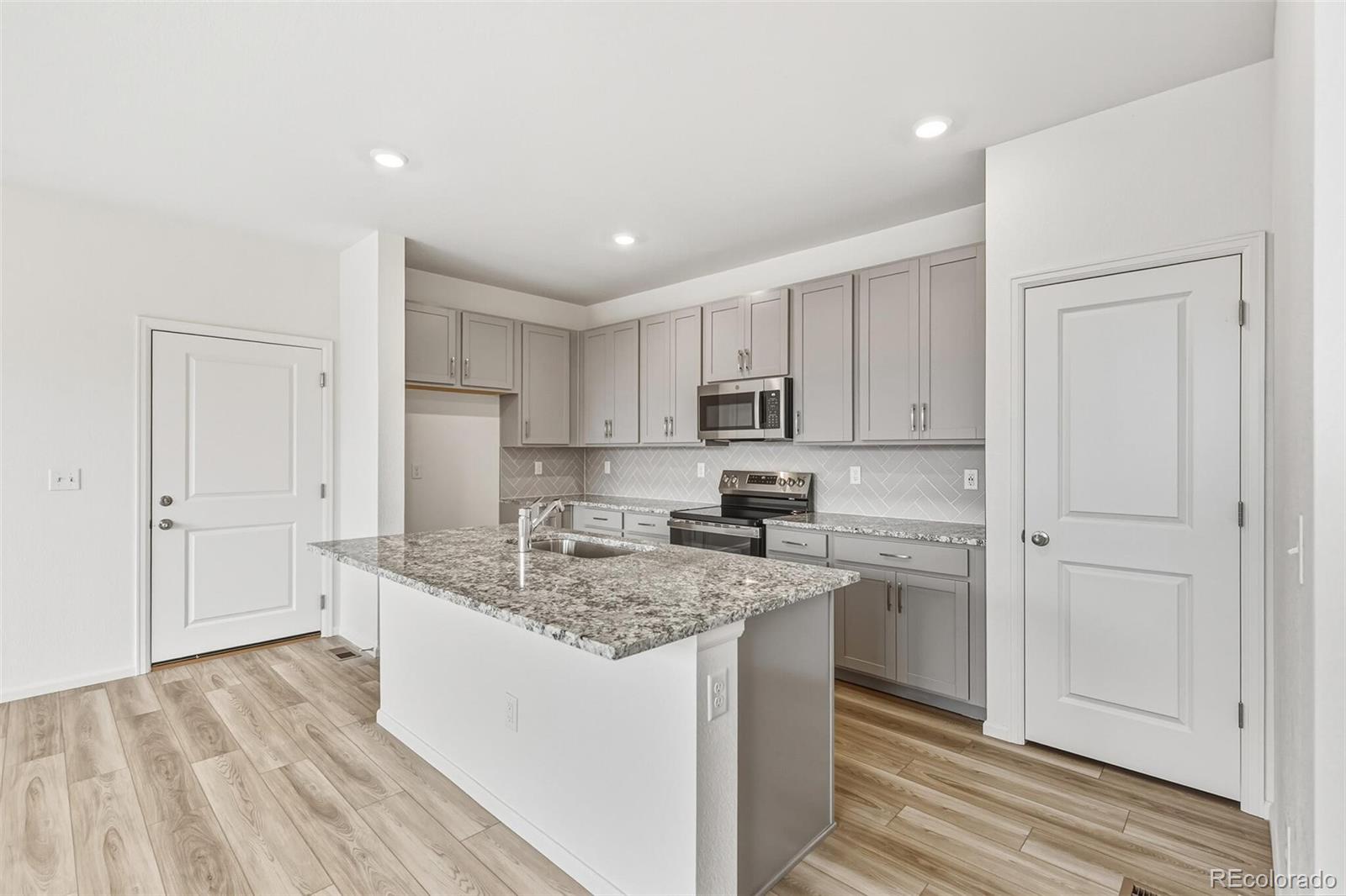 MLS Image #11 for 28708 e 6th place,watkins, Colorado