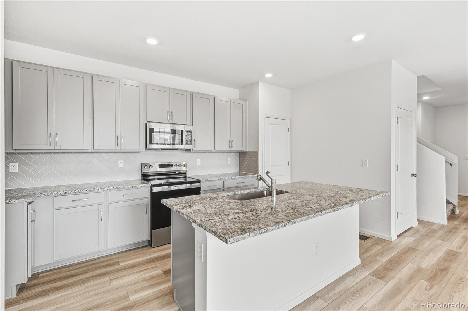MLS Image #12 for 28708 e 6th place,watkins, Colorado