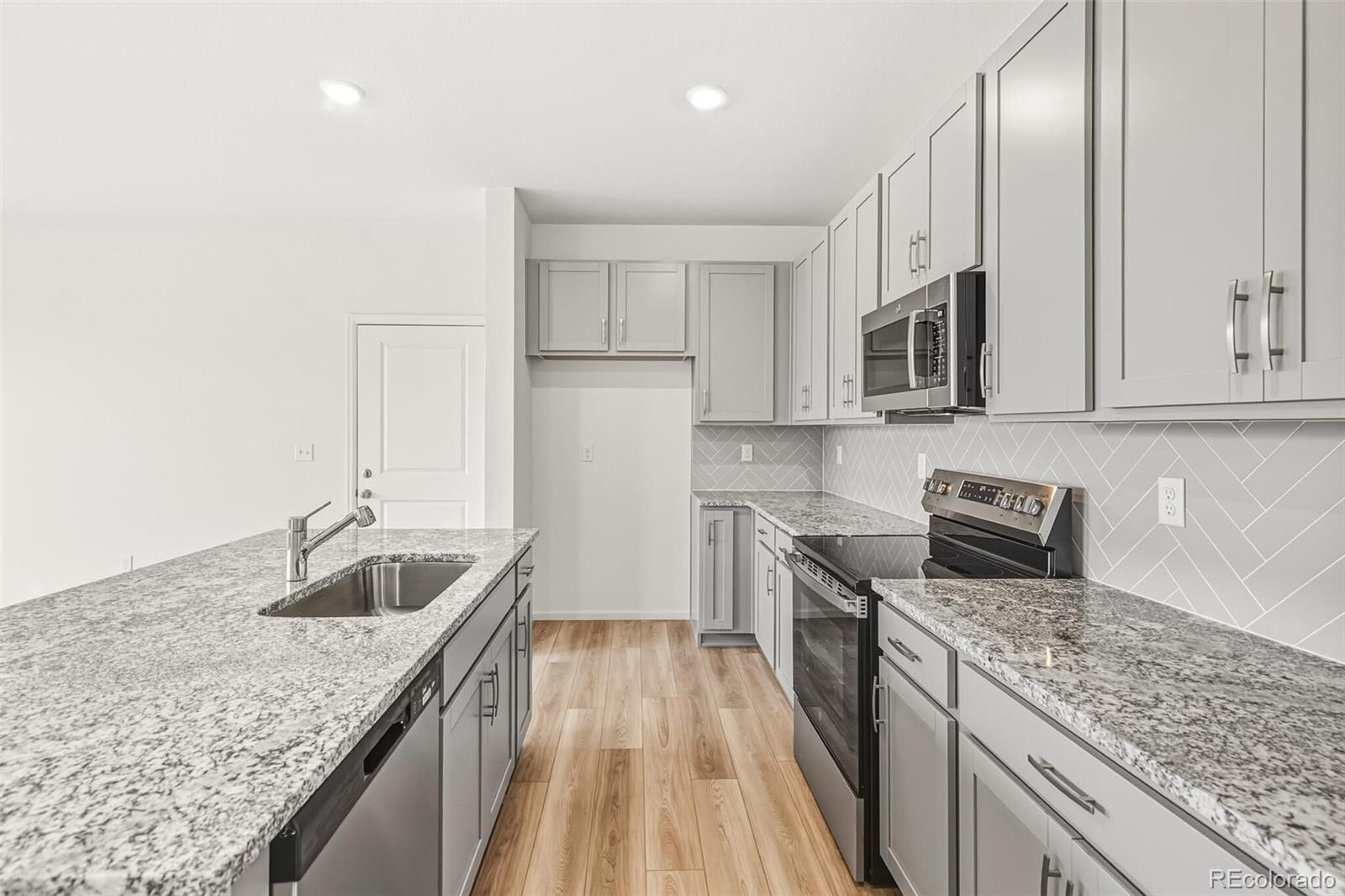 MLS Image #15 for 28708 e 6th place,watkins, Colorado