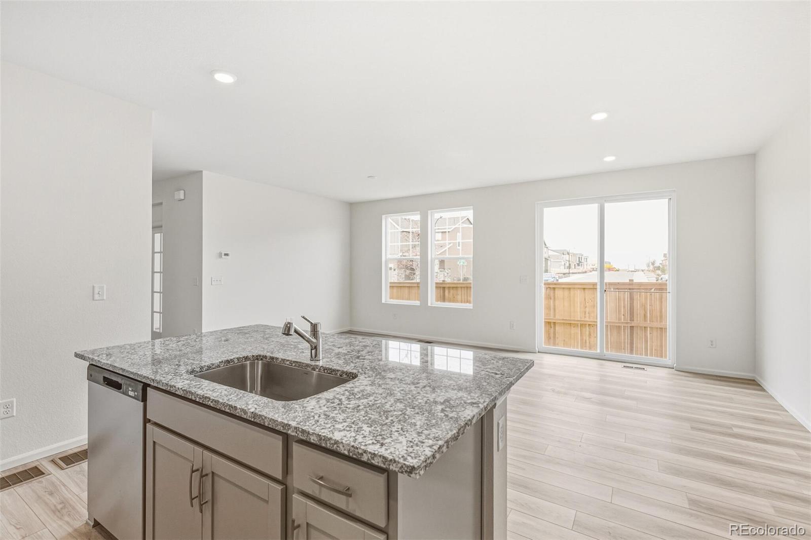 MLS Image #16 for 28708 e 6th place,watkins, Colorado