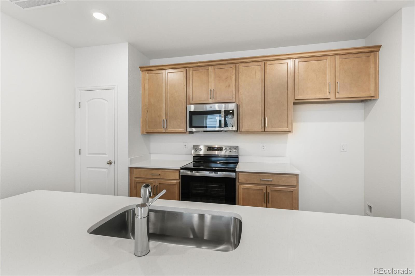 MLS Image #14 for 28778 e 6th place,watkins, Colorado