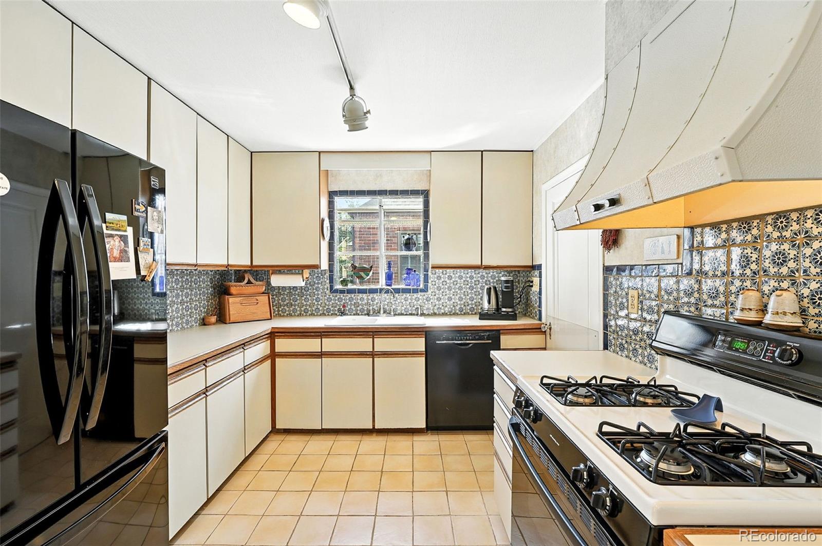 MLS Image #11 for 1470  birch street,denver, Colorado