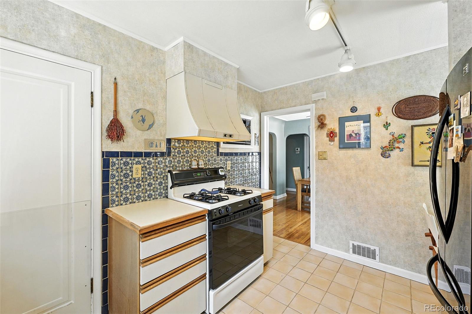 MLS Image #12 for 1470  birch street,denver, Colorado