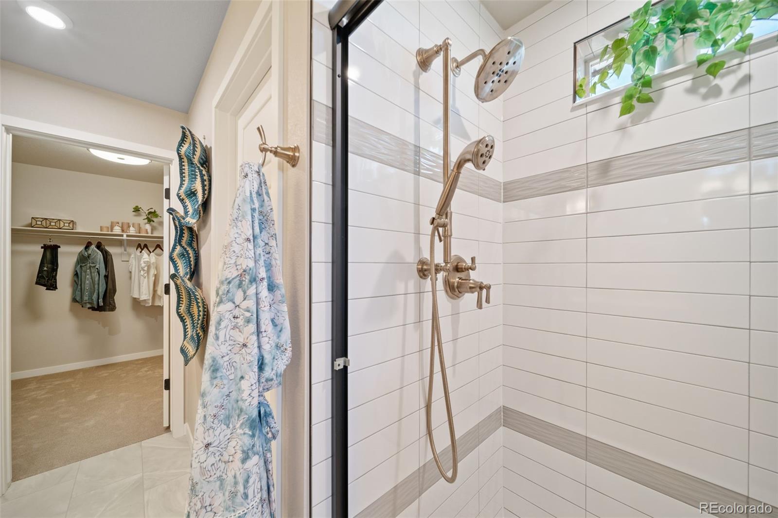 MLS Image #22 for 22292 e 38th place,aurora, Colorado