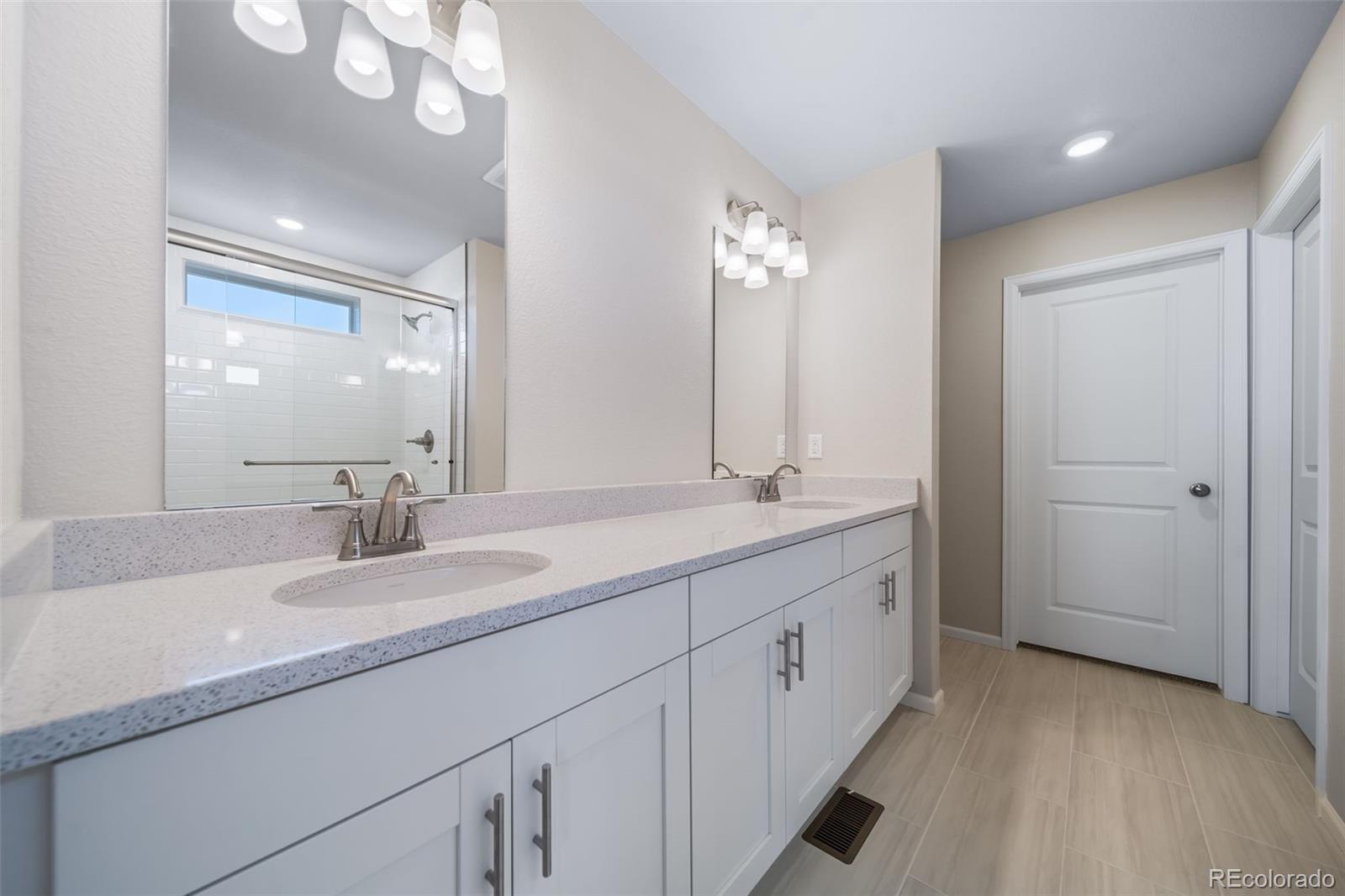 MLS Image #29 for 22302 e 38th place,aurora, Colorado
